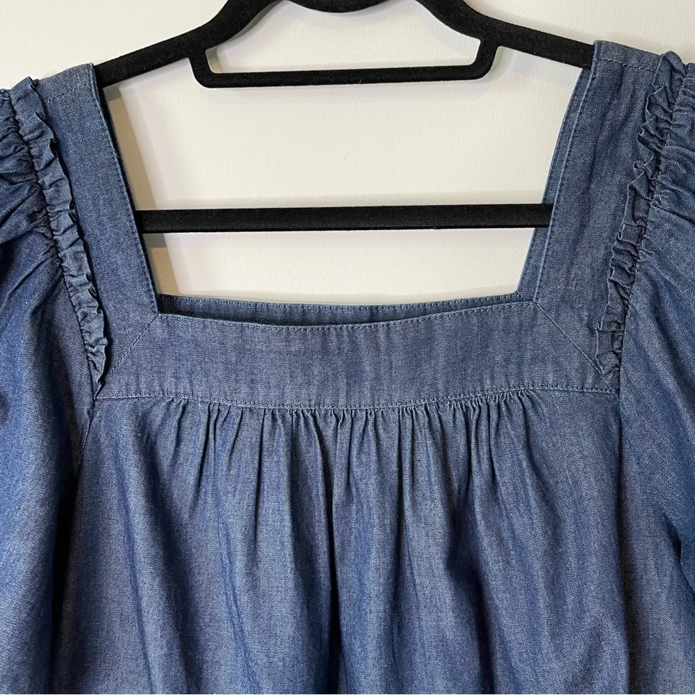 Draper James Maren Top in Chambry Dark Wash Size Small NWOT - Picture 4 of 7